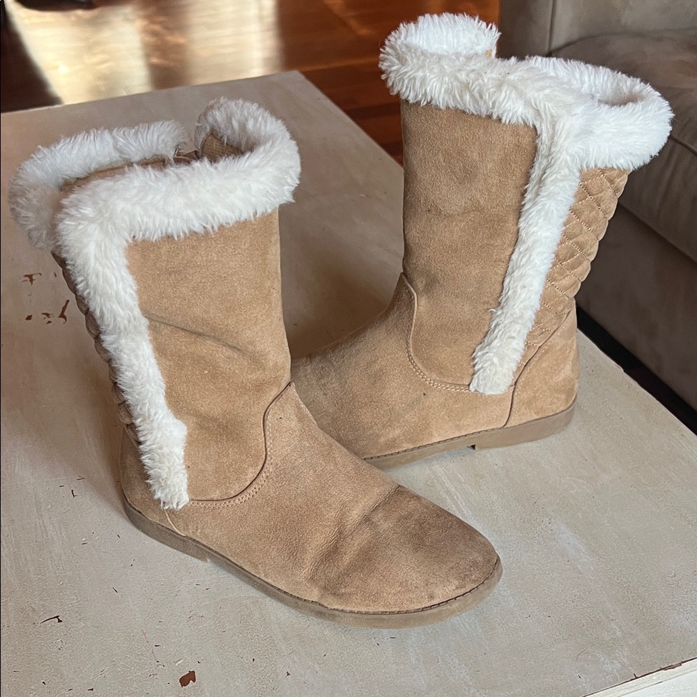 Gymboree Tan Boots with White Faux Fur